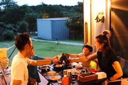 「ドラえもんと海底温泉＆サウナ！箱根ユネッサンで映画コラボ風呂　半券割引や特典も！」の写真