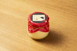 「希少な白いちごも！ブランド苺＆ご当地プリンを食べ比べ　購入特典で佐賀牛ガチャも！」の写真