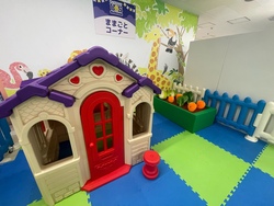 「雨の日OK！室内遊園地「キッズランドUS mini 東京吉祥寺店」がリニューアルオープン」の写真