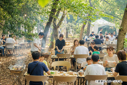「普段は火気NGの公園で春限定BBQ！「大阪城 森のバーベキュー」が2026年もオープン」の写真