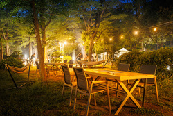 「普段は火気NGの公園で春限定BBQ！「大阪城 森のバーベキュー」が2026年もオープン」の写真