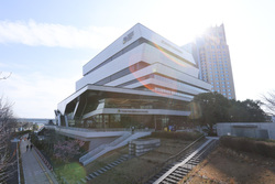 「2026年春、最新ドラえもんイベント＆コラボ商品！無料ドローンショー＆海底ホテルも」の写真