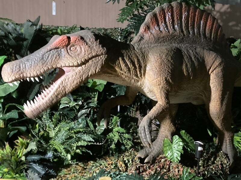 スピノサウルス