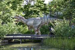 「本物そっくりの恐竜が練り歩く！3日間限定の無料イベントが立川GREEN SPRINGSで開催」の写真