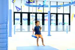 ※「ちきゅうのにわプレイラボ」で実験中の画像です。