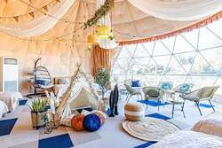 「閉園後の動物園をカートで探検！東武動物公園の隣に埼玉県最大級のグランピングOPEN」の写真