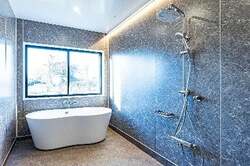 「閉園後の動物園をカートで探検！東武動物公園の隣に埼玉県最大級のグランピングOPEN」の写真