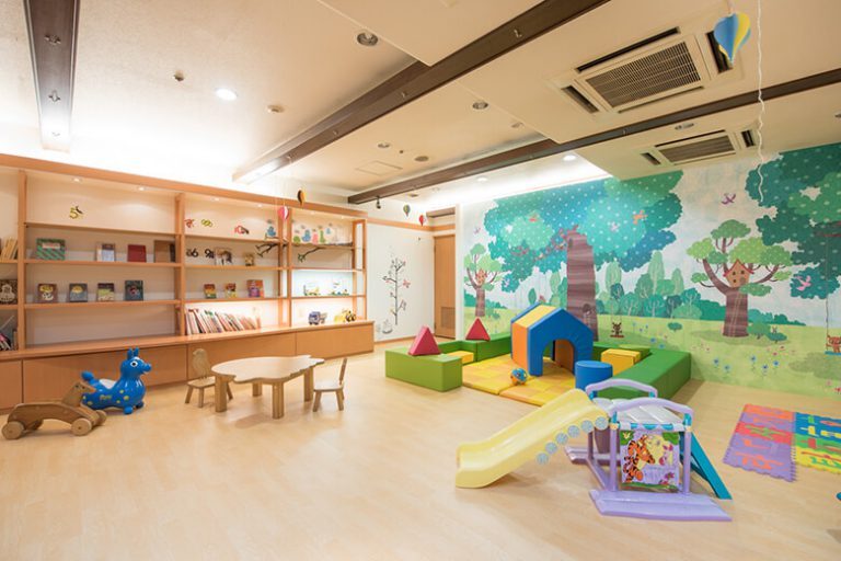 無料で利用できるキッズパークも完備！"黄金と白銀”の二つの温泉を有し、1000坪の敷地に建つ大浴場など伊香保温泉を代表するホテル