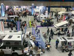 「最新キャンピングカー＆人気ギアが大集結！子供無料で遊び尽くす体験会　朱鷺メッセで」の写真