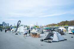 「最新キャンピングカー＆人気ギアが大集結！子供無料で遊び尽くす体験会　朱鷺メッセで」の写真