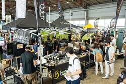 「最新キャンピングカー＆人気ギアが大集結！子供無料で遊び尽くす体験会　朱鷺メッセで」の写真