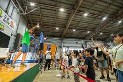 「最新キャンピングカー＆人気ギアが大集結！子供無料で遊び尽くす体験会　朱鷺メッセで」の写真