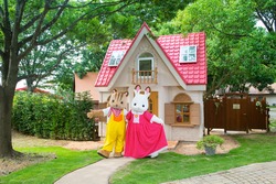 シルバニアファミリーは株式会社エポック社（EPOCH CO., LTD.）の登録商標であり、著作物です。（C） EPOCH 