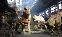 「GWは渋谷で恐竜体験！本物そっくりの巨大な群れが目の前を歩く没入型ライブ開催」の写真