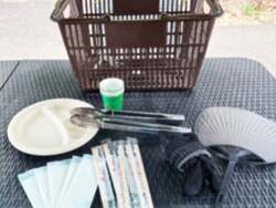 「手ぶらBBQで春のお花見！風車と花々に包まれる非日常のアウトドア体験　柏あけぼの山」の写真