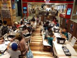 親子で楽しめるガンダムプラモデル体験会の様子