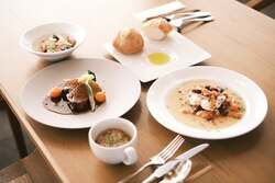 「約2万球の桜色イルミとシャボン玉！　春のキラナガーデン豊洲で入場無料イベント続々」の写真