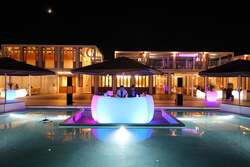 「約2万球の桜色イルミとシャボン玉！　春のキラナガーデン豊洲で入場無料イベント続々」の写真