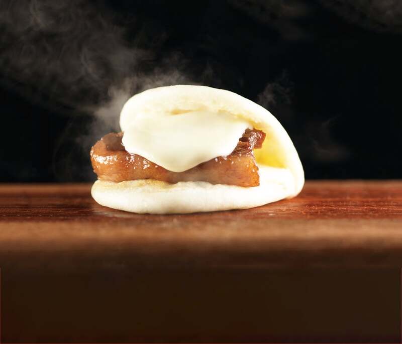 〈岩崎本舗〉[長崎県 長与町]  チーズ角煮まんじゅう(1個) 691円