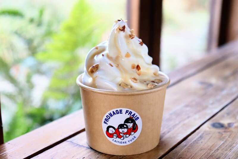 〈弓削牧場(ゆげぼくじょう)〉[神戸市 北区]  とろ〜りミルクジャムのダブルミルクソフト  (1食) 801円