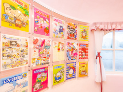 「【動画で紹介】お台場に「いちごのお家」が復活！歴代のいちご新聞＆限定グッズも」の写真