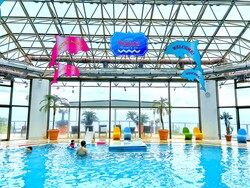 宿泊者は追加料金なく一年中利用ができる屋内温水プール。夜には幻想的なナイトプールも開催され、夜21:00迄利用できます。