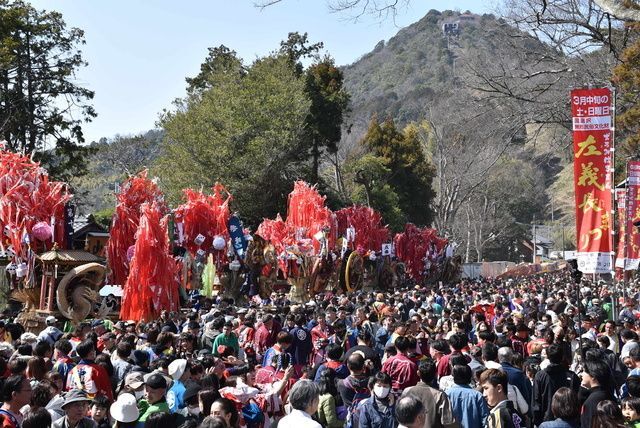 左義長まつり（近江八幡観光物産協会）