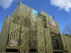 2つのコースから選べる「巨大立体アスレチック迷路」（写真提供：万博記念公園マネジメント・パートナーズ）