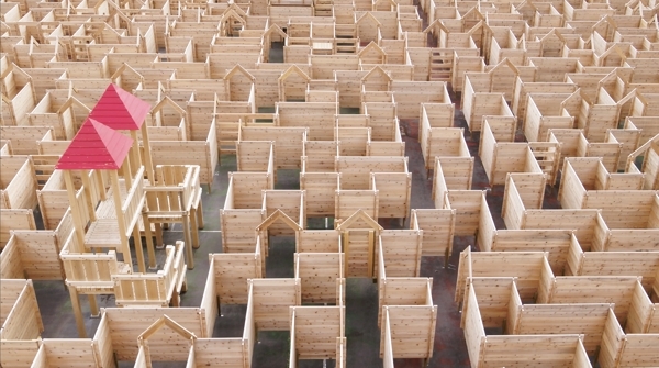 隠し扉やアスレチックなどの仕掛けを突破し、チェックポイントをクリアしよう