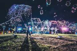 「夜空に舞う桜色ランタン！茨城で「おいも夜桜フェス」開催　入場無料のさくらまつりも」の写真