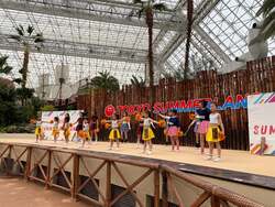 「東京サマーランドが2026年の営業スタート！　屋内プール＆遊園地で1日中遊び尽くそう」の写真