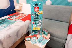 「ラムネ20本もらえる＆積み上げ体験も！　全国の変なホテルに「森永ラムネルーム」登場」の写真