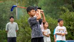 「参加無料！ゴルフ場でちゃんばら＆パンケーキ作り　子供主役の春イベントが河内長野で」の写真