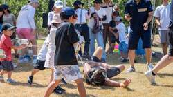 「参加無料！ゴルフ場でちゃんばら＆パンケーキ作り　子供主役の春イベントが河内長野で」の写真