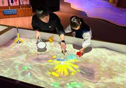 「AR砂場で野菜収穫バトル＆お得な遊び放題パスも　リトルプラネットに新アトラクション」の写真