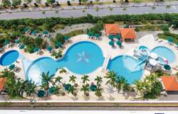 「糸満市のホテルで全長70mのガーデンプールOPEN！沖縄初"虹のウォータースライダー"も」の写真