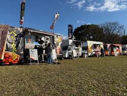 「1,000基のランタン＆超大型エア遊具も！昼も夜も1日遊べるお祭りが和歌山城で開催」の写真