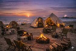 「海辺の焚き火や光線銃バトルも！入場無料のアウトドアイベントが大阪・泉南で開催」の写真