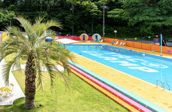 2026年のプールは6月中旬オープン予定。他にも、体育館・図書室など無料で楽しみ放題♪