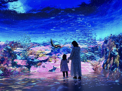 「ずっとここにいたい！」と、みおちゃんも大興奮！　高原や深海、原生林と6つのエリアを楽しめるので、子供も飽きずに過ごせます