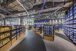 球団オフィシャルグッズショップとして最大の商品ラインナップを誇る、ファン必見のスポット