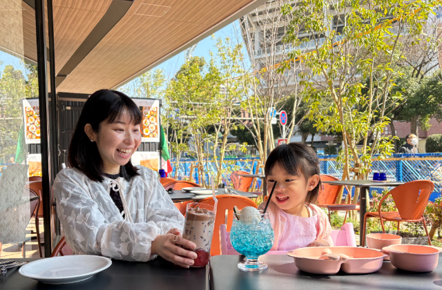 球場の歓声がBGM！「スタジアムサイドテラス」（ドリンクはイメージです）