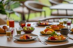 名産品の南高梅の食べ比べなど、滋味深い味わいを楽しむ朝食ビュッフェ