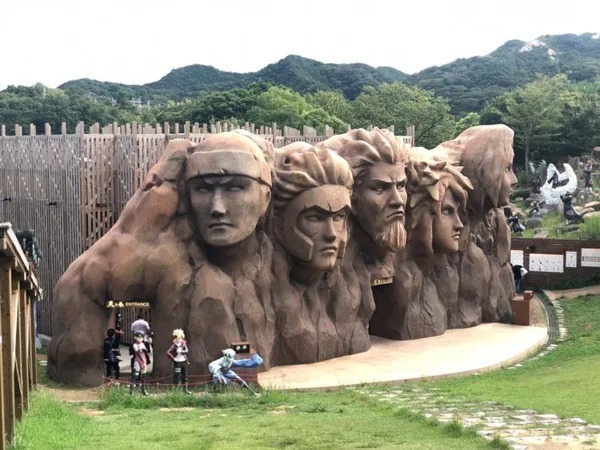 高さ約11mの「火影岩」。いざ任務へ出発！