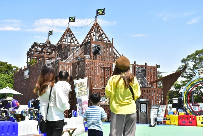 高さ約11.4m、幅約10m、長さ約30mの木製の船の形をした立体迷路