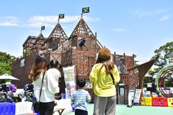 高さ約11.4m、幅約10m、長さ約30mの木製の船の形をした立体迷路