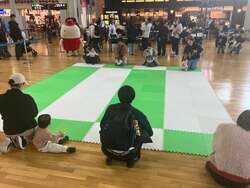 「赤ちゃんの今しか見られない姿を全力応援！セントレア初のはいはいレースが無料で開催」の写真