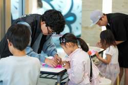 最新技術で視線を見える化！「ふしぎなたてもののデザイン工作」昨年の様子