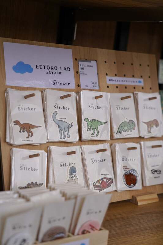 お土産にぴったりなステッカーも！