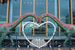 親子愛、家族愛を感じる9体の恐竜モニュメント